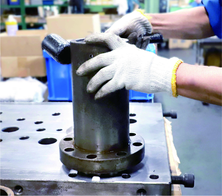 株式会社ヤマダ｜創業60年以上 研削・切削加工｜ダイセット制作・超